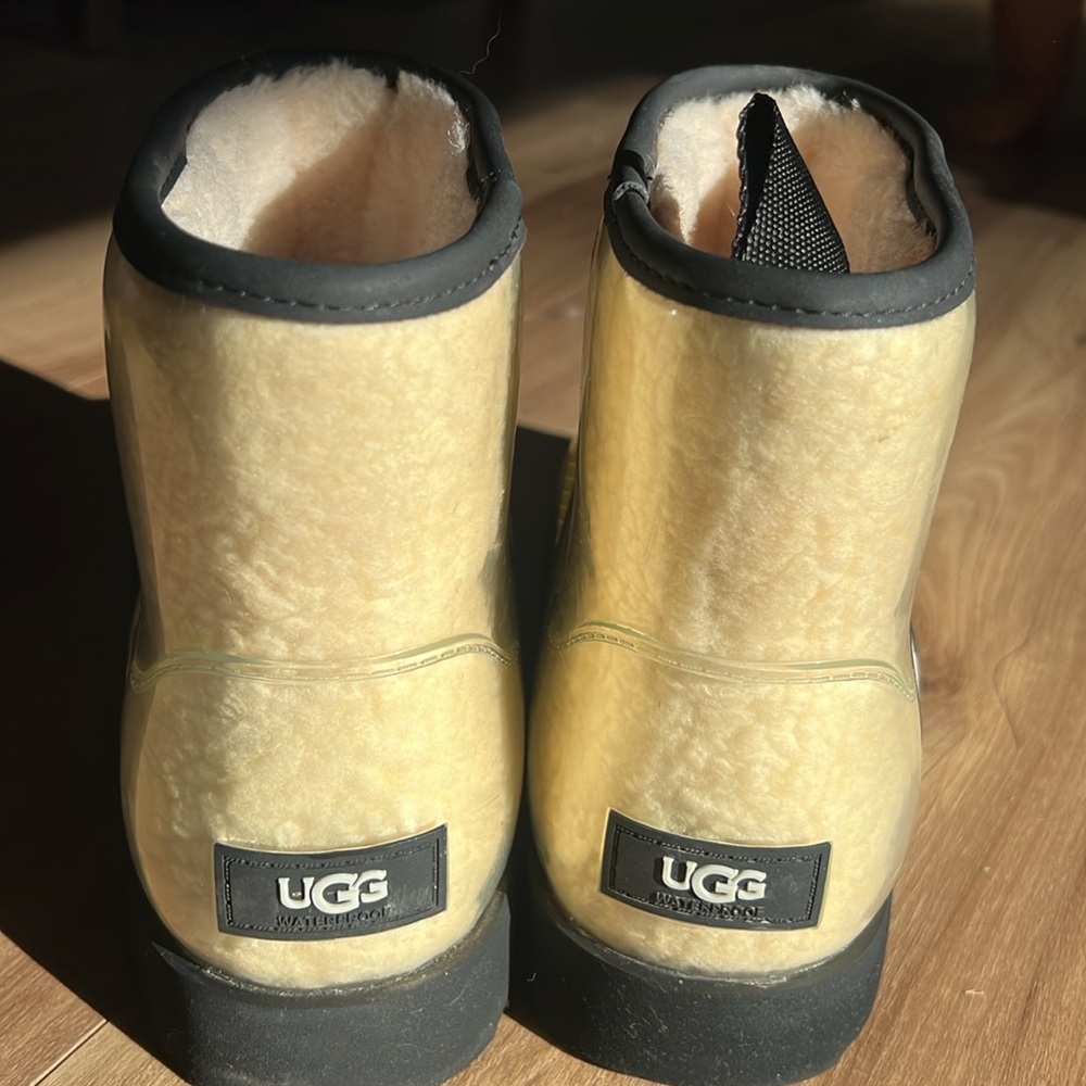 Coveted Clear/Natural & Black Ugg Rainboots!! Like New!! - Picture 2 of 6